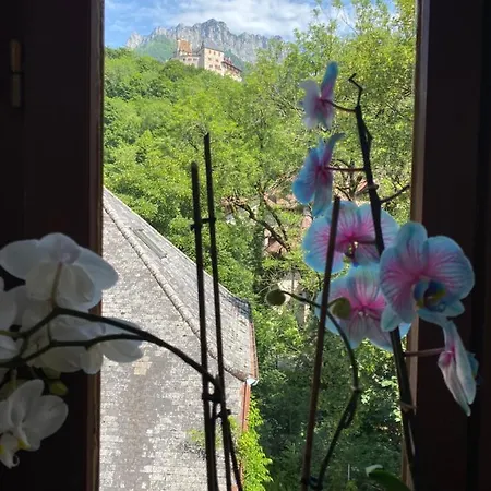 Castle View * Menthon-Saint-Bernard